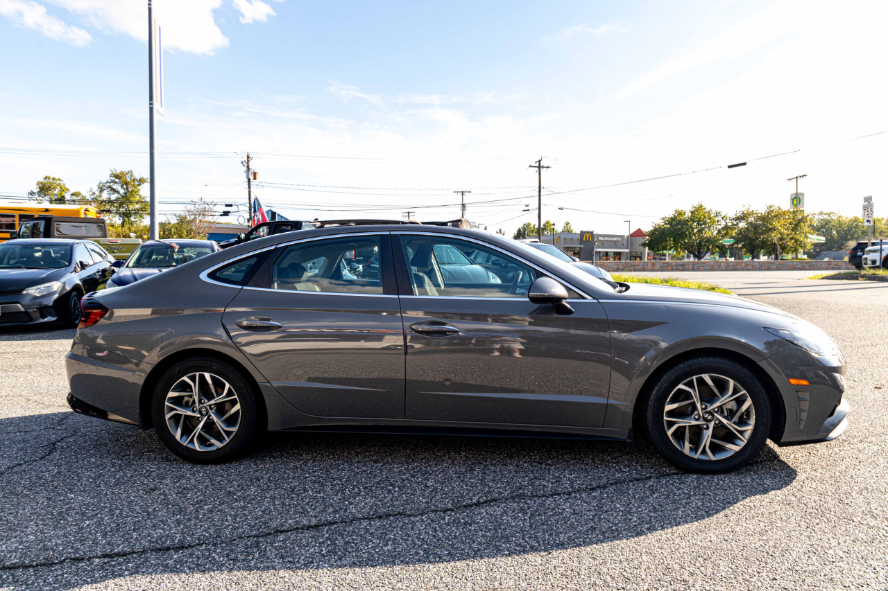 2022 Hyundai Sonata SEL Convenience N Line photo 4