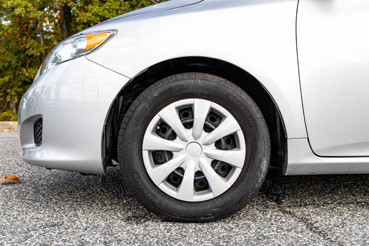 Toyota Corolla 4dr Sdn LE Auto (Natl) 2010