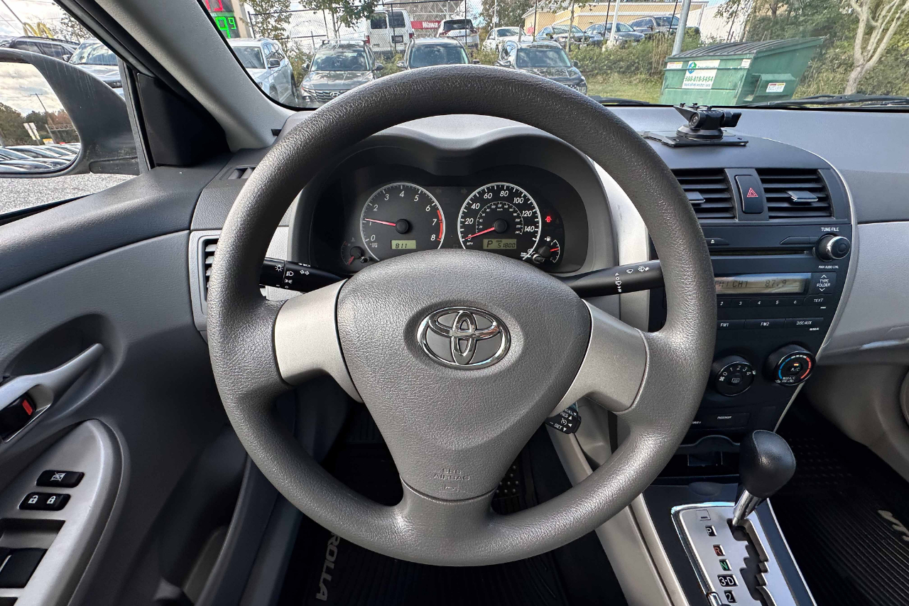 Toyota Corolla 4dr Sdn LE Auto (Natl) 2010