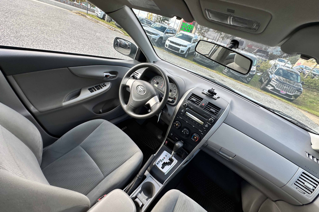 Toyota Corolla 4dr Sdn LE Auto (Natl) 2010