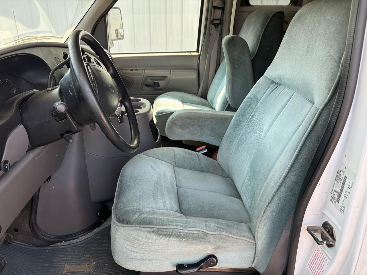 Ford Econoline E-450 2001