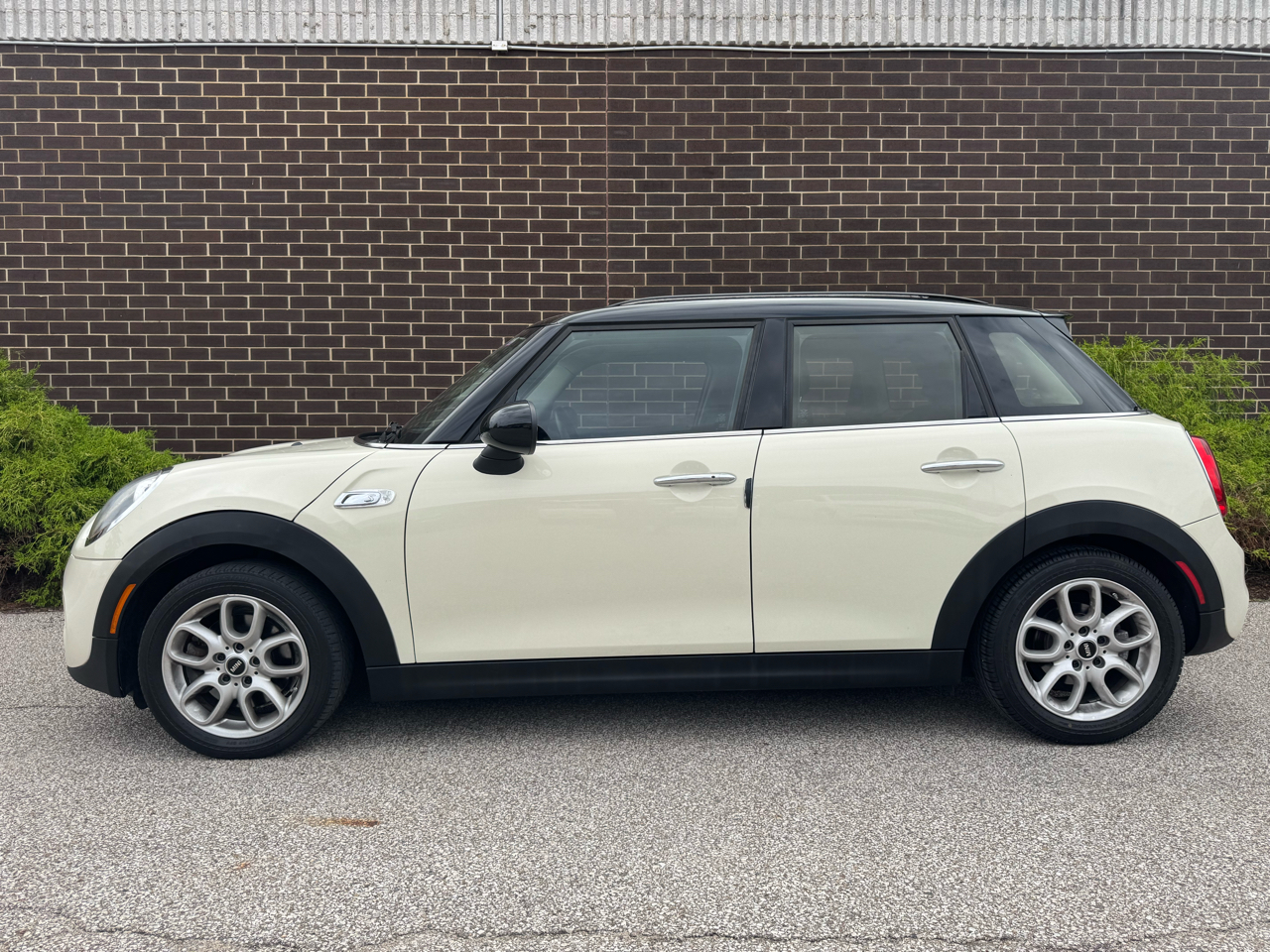 MINI Cooper Hardtop 4 Door 4dr HB S 2015 MINI Cooper Hardtop 4 Door 4dr HB S 2015