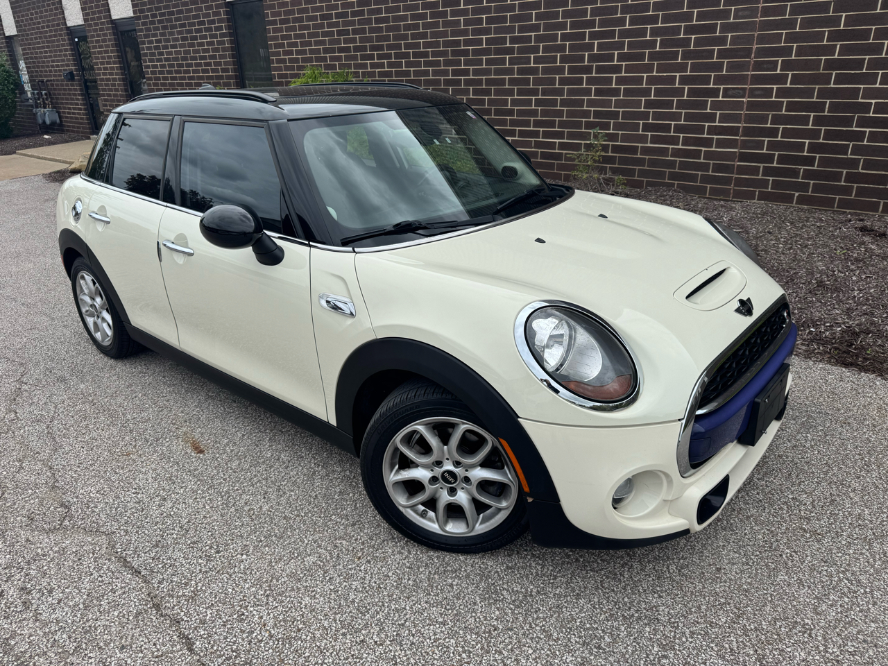 MINI Cooper Hardtop 4 Door 4dr HB S 2015 MINI Cooper Hardtop 4 Door 4dr HB S 2015