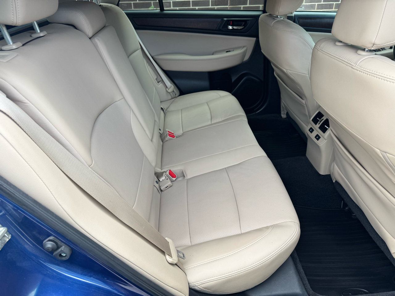 Subaru Outback 4dr Wgn 2.5i Limited 2015 Subaru Outback 4dr Wgn 2.5i Limited 2015