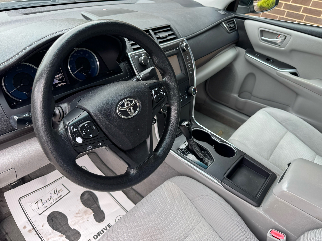 2017 Toyota Camry LE photo 2