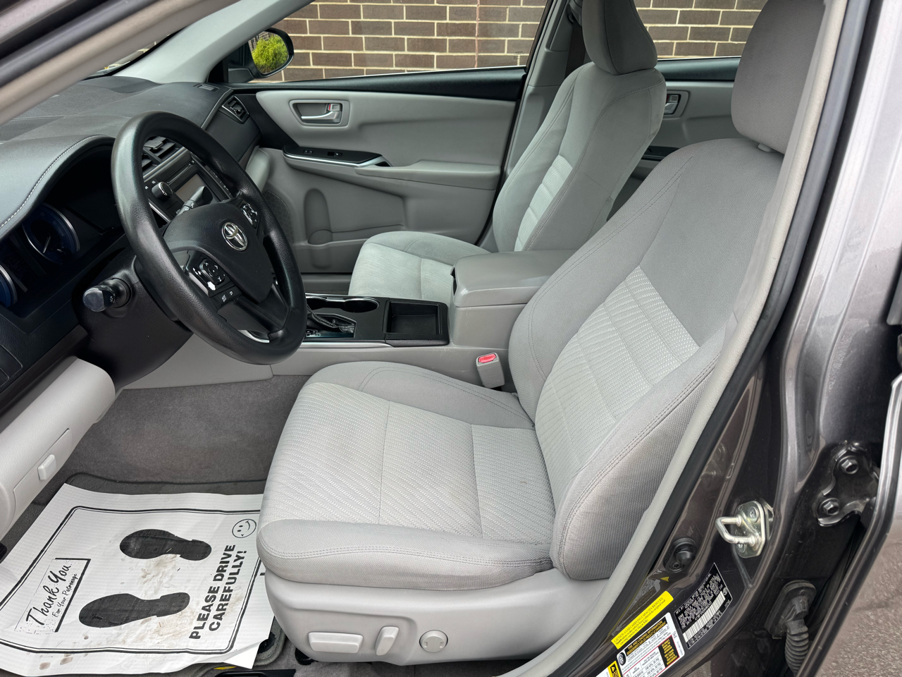 2017 Toyota Camry LE photo 4