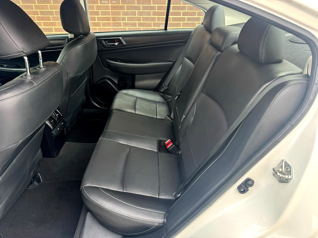 Subaru Legacy 4dr Sdn 2.5i Limited PZEV 2015