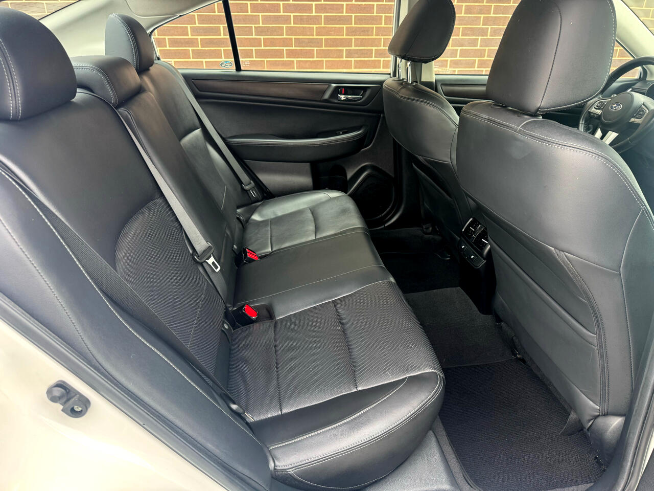 Subaru Legacy 4dr Sdn 2.5i Limited PZEV 2015