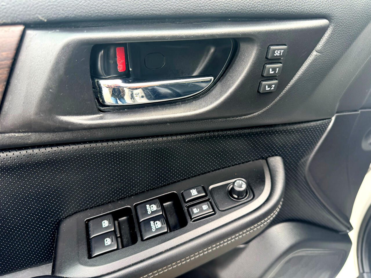 Subaru Legacy 4dr Sdn 2.5i Limited PZEV 2015