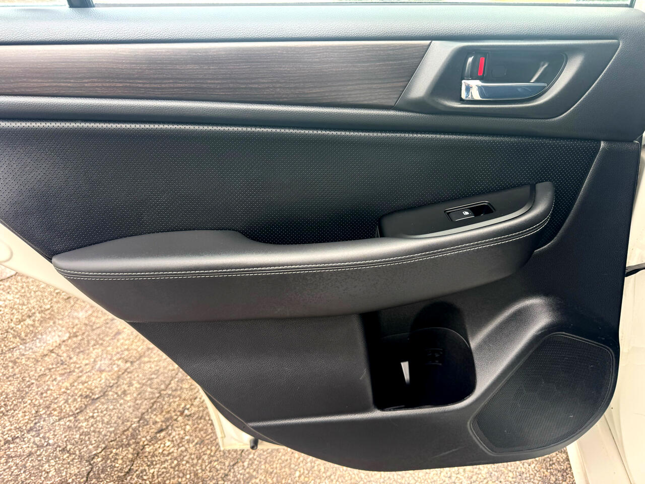 Subaru Legacy 4dr Sdn 2.5i Limited PZEV 2015