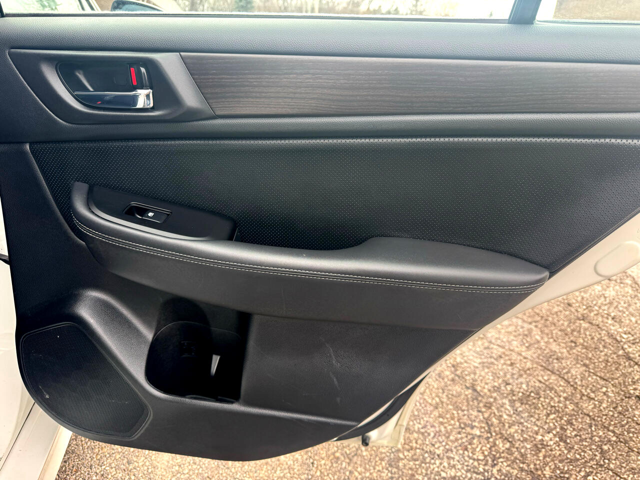 Subaru Legacy 4dr Sdn 2.5i Limited PZEV 2015