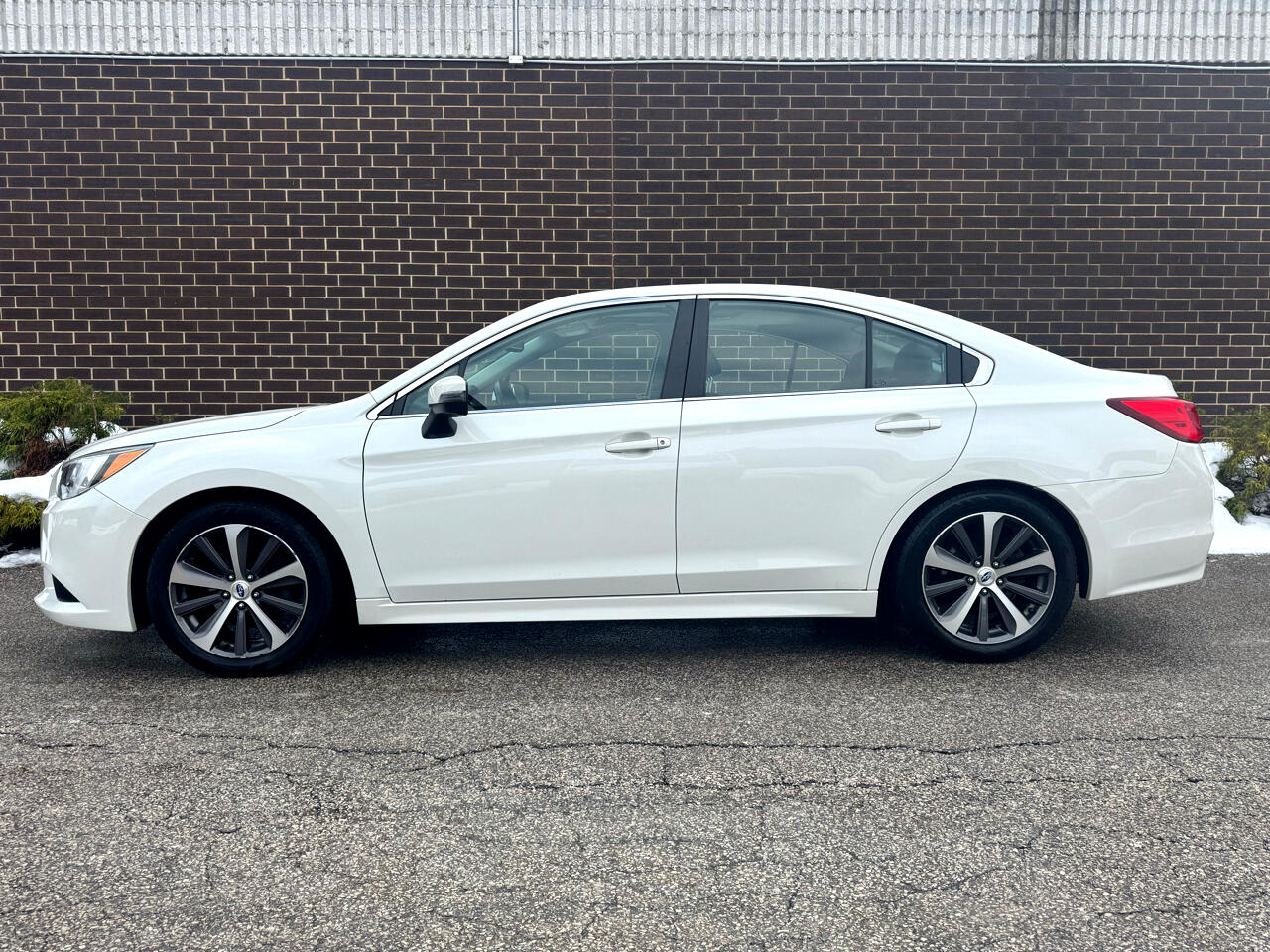 Subaru Legacy 4dr Sdn 2.5i Limited PZEV 2015