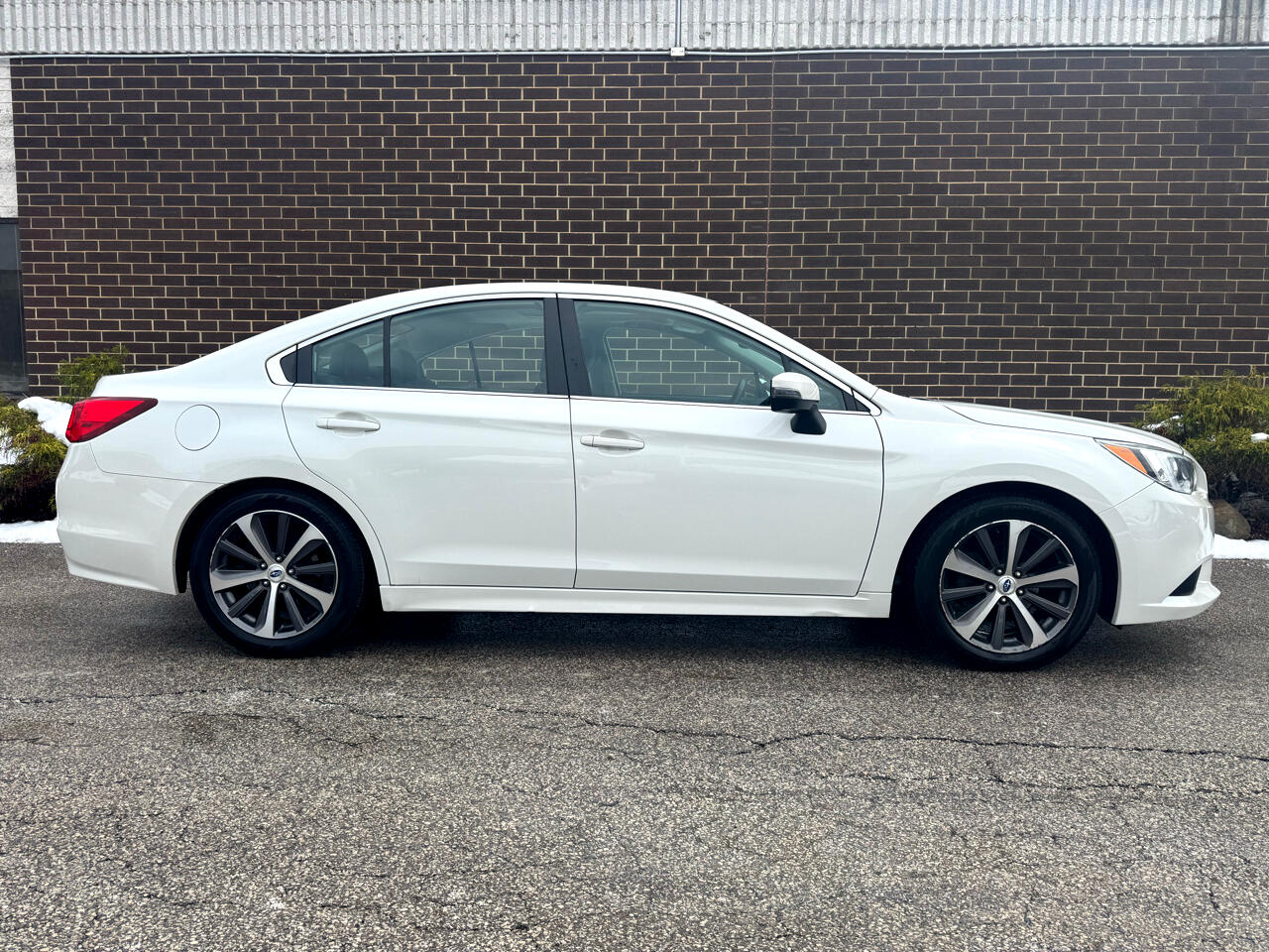 Subaru Legacy 4dr Sdn 2.5i Limited PZEV 2015