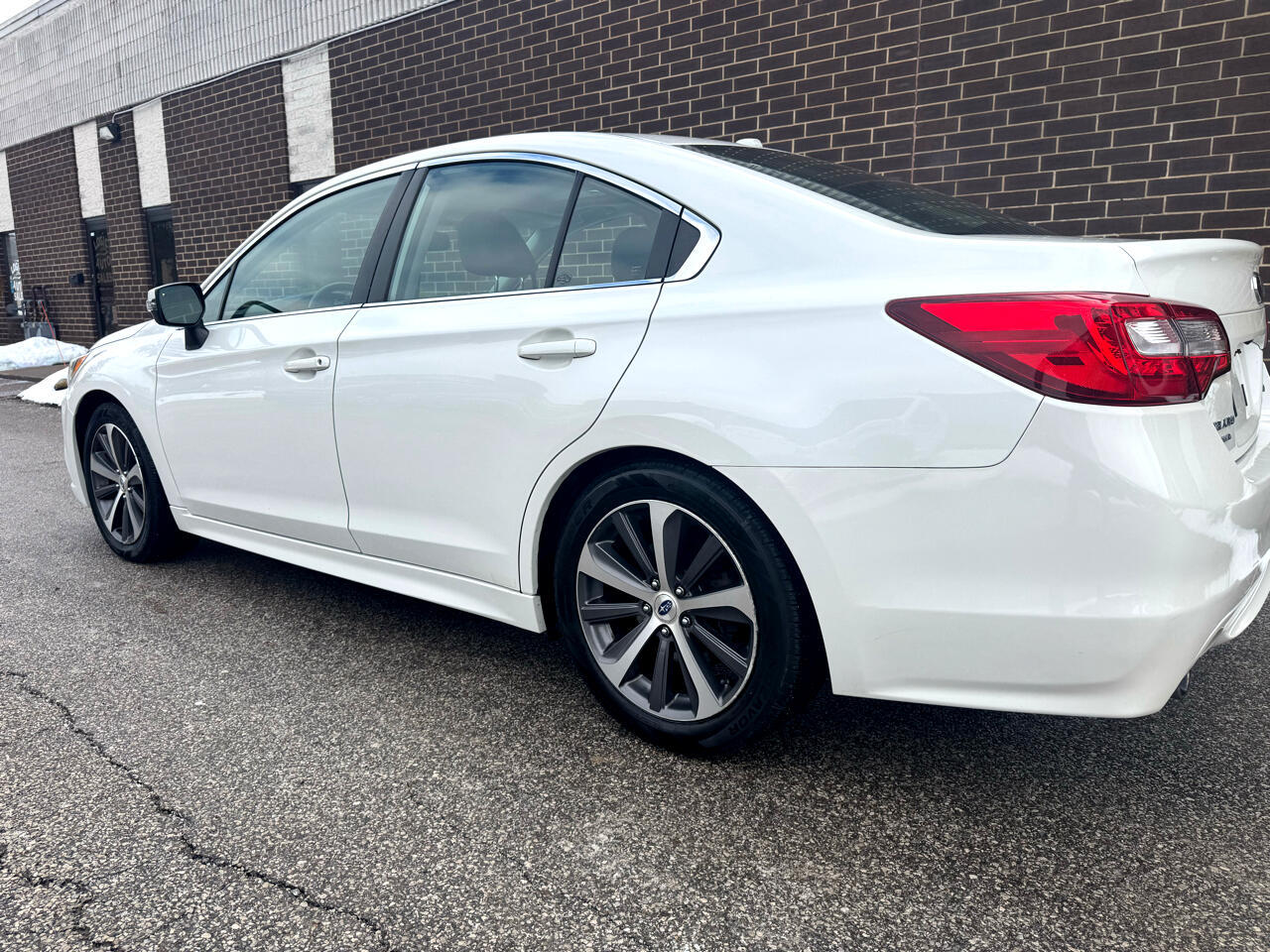 Subaru Legacy 4dr Sdn 2.5i Limited PZEV 2015