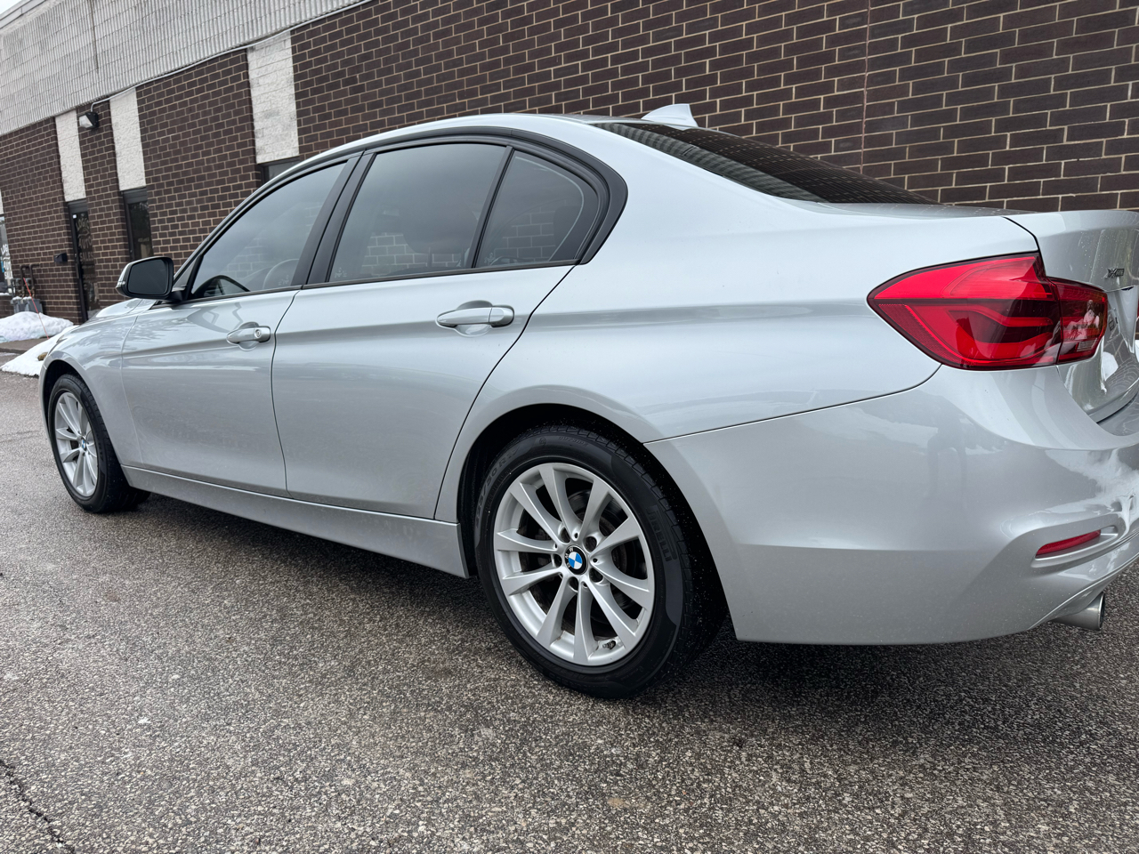BMW 3 Series 320i xDrive Sedan 2018