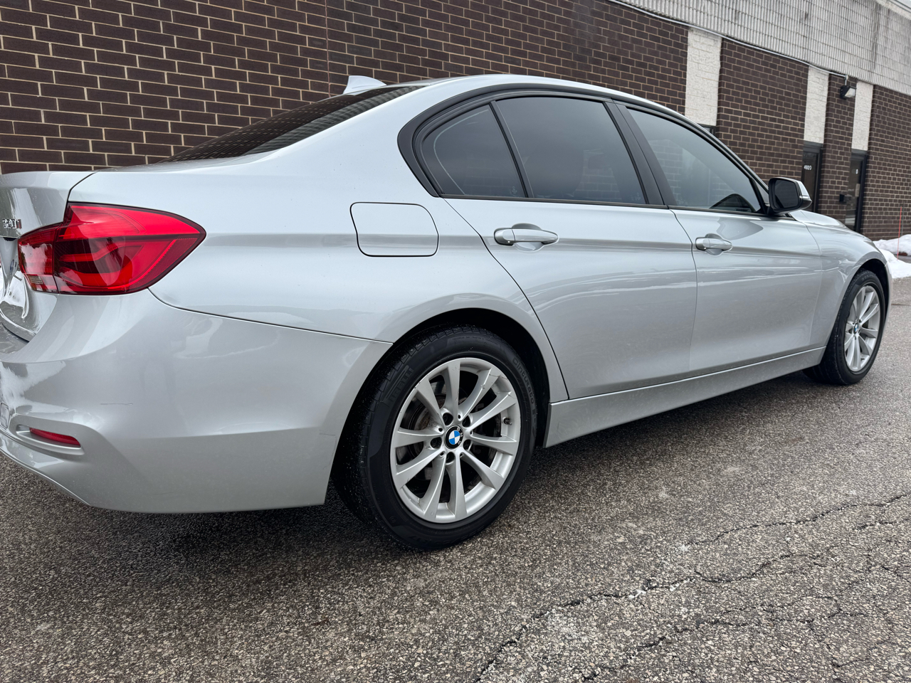 BMW 3 Series 320i xDrive Sedan 2018