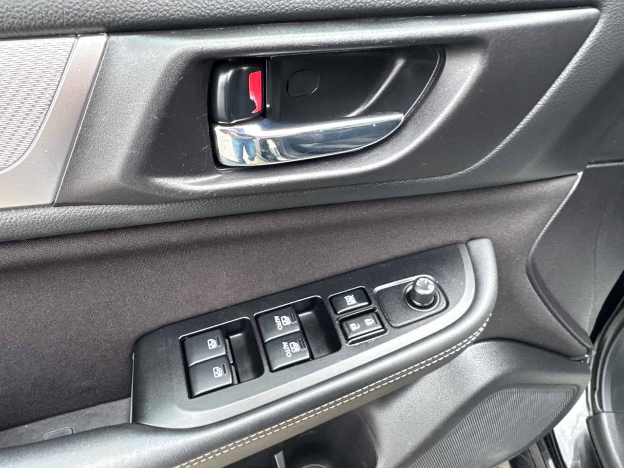 Subaru Legacy 4dr Sdn 2.5i Premium PZEV 2016