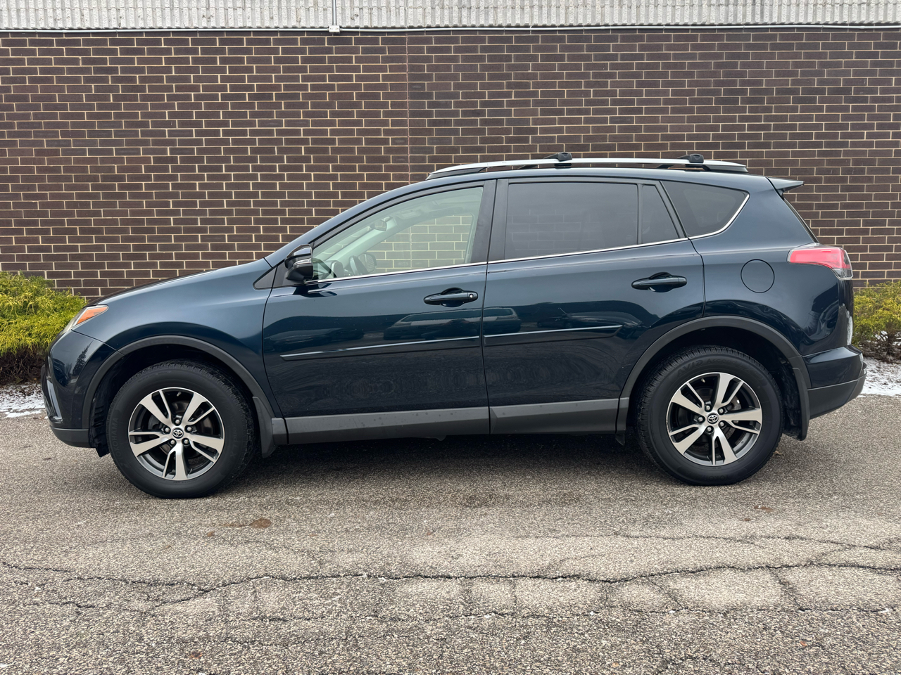 Toyota RAV4 XLE AWD (Natl) 2018