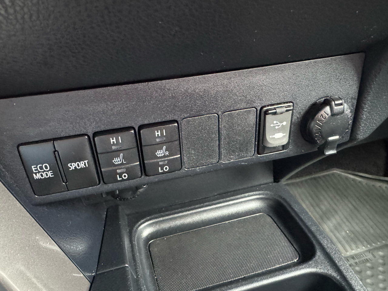 Toyota RAV4 XLE AWD (Natl) 2018