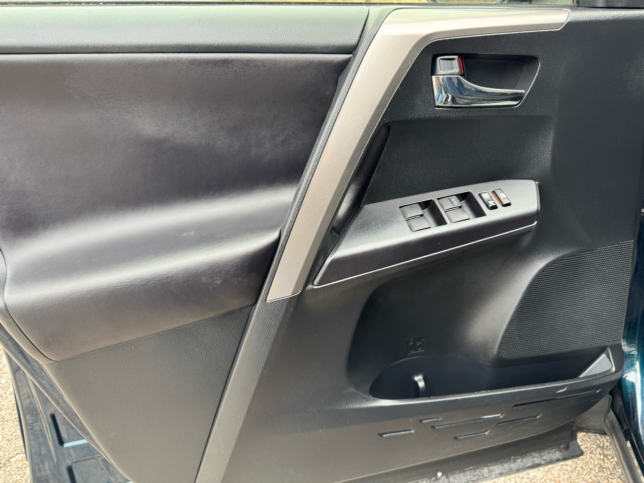 Toyota RAV4 XLE AWD (Natl) 2018