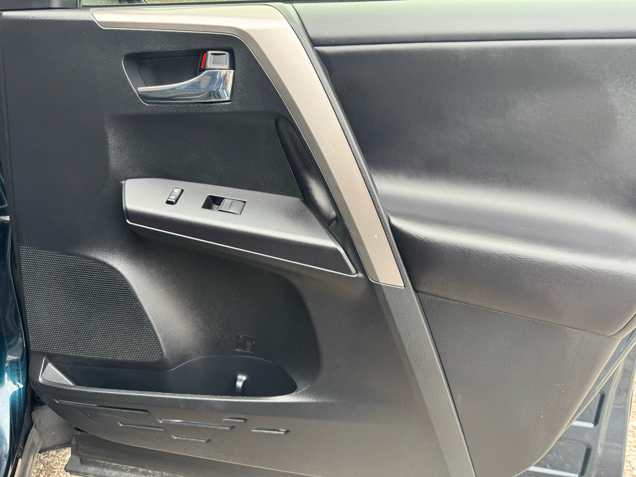 Toyota RAV4 XLE AWD (Natl) 2018