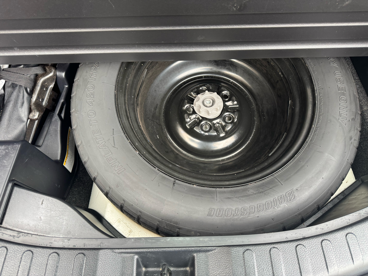 Toyota RAV4 XLE AWD (Natl) 2018