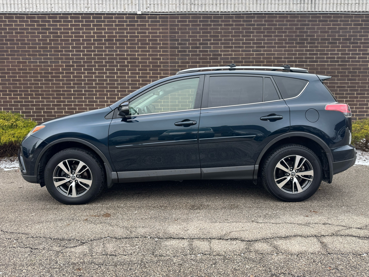 Toyota RAV4 XLE AWD (Natl) 2018