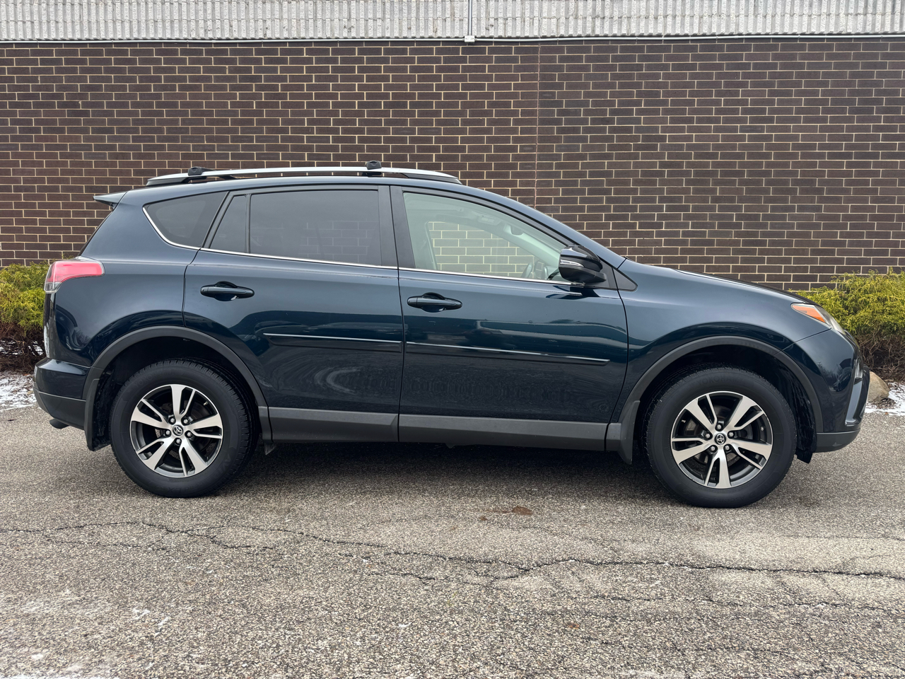 Toyota RAV4 XLE AWD (Natl) 2018