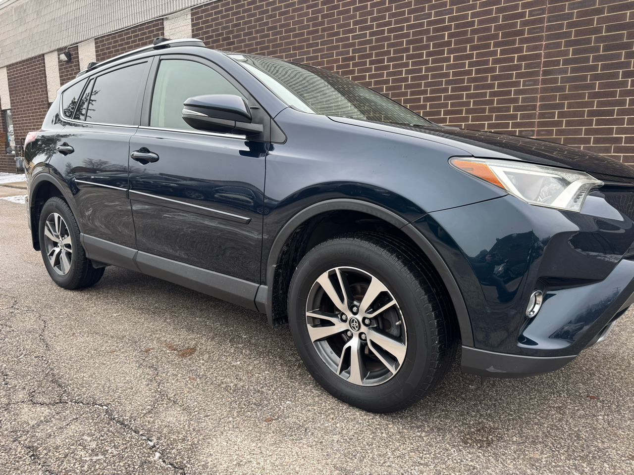 Toyota RAV4 XLE AWD (Natl) 2018