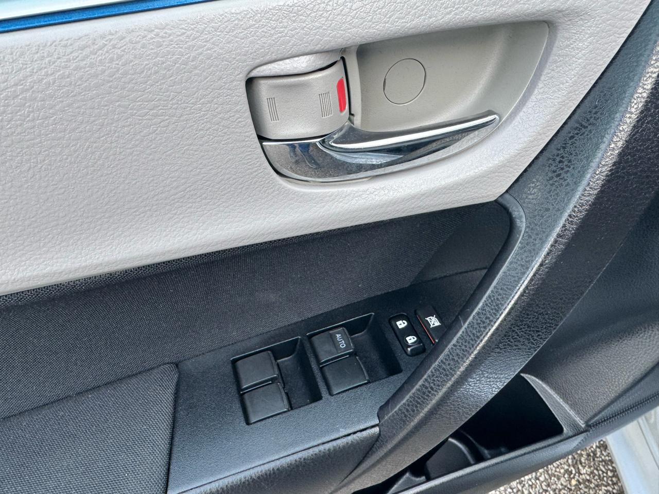 Toyota Corolla 4dr Sdn CVT LE Premium (Natl) 2015