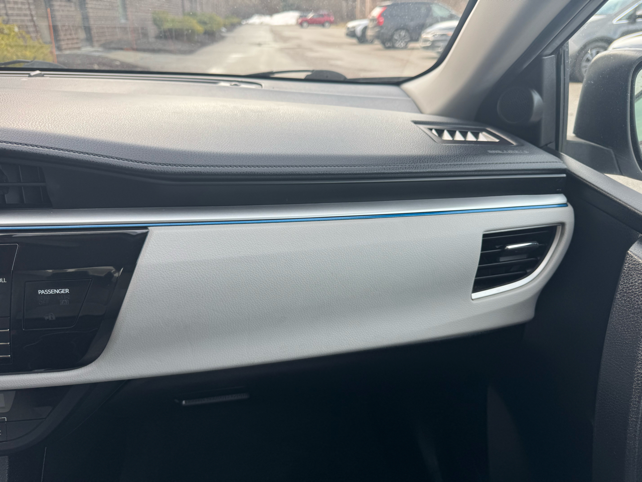 Toyota Corolla 4dr Sdn CVT LE Premium (Natl) 2015