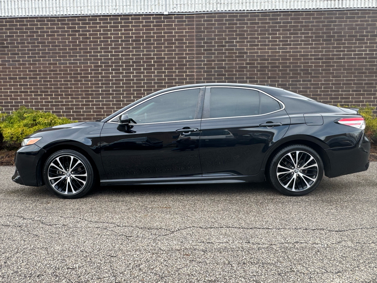 Toyota Camry SE Auto (Natl) 2020