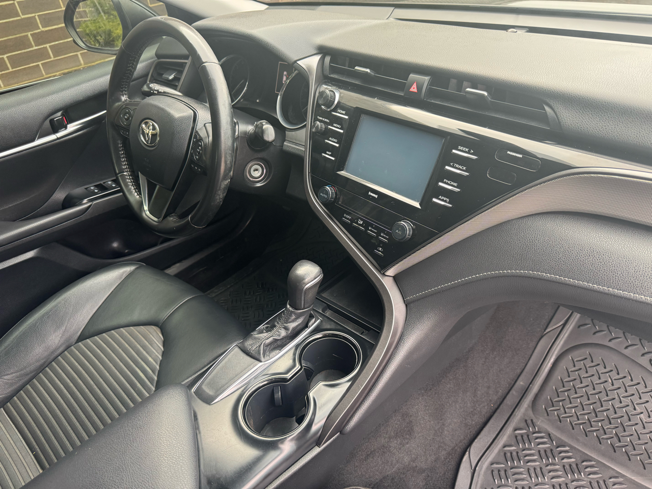 Toyota Camry SE Auto (Natl) 2020