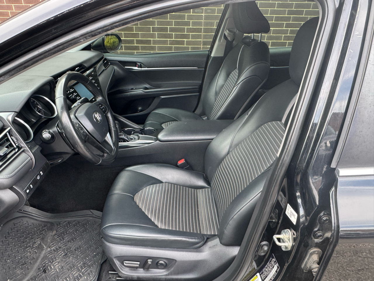 Toyota Camry SE Auto (Natl) 2020