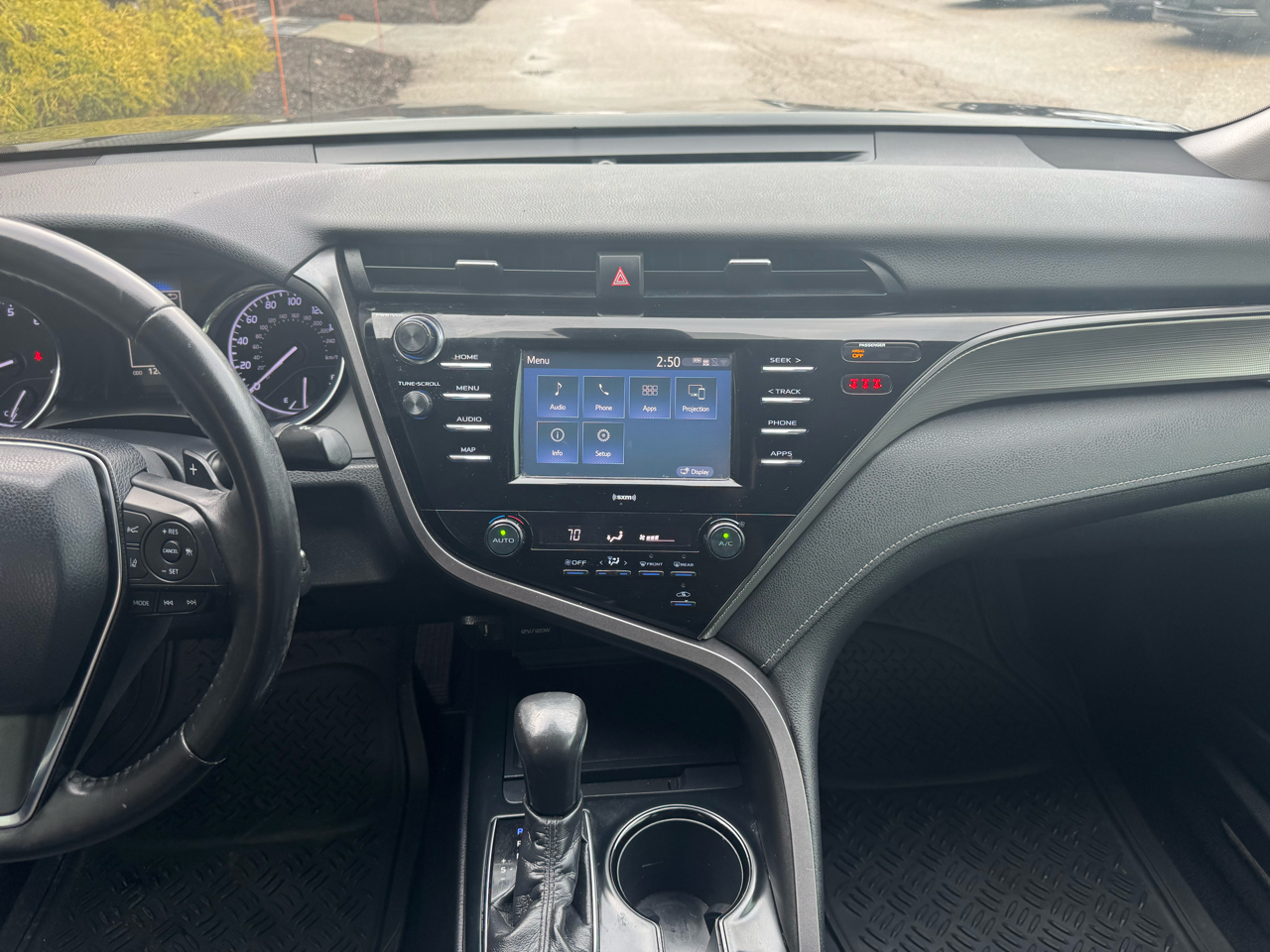 Toyota Camry SE Auto (Natl) 2020