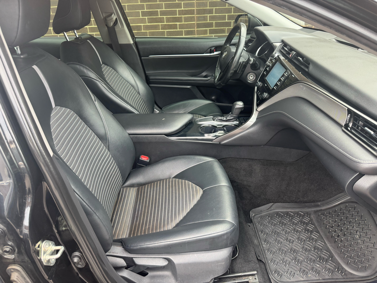 Toyota Camry SE Auto (Natl) 2020