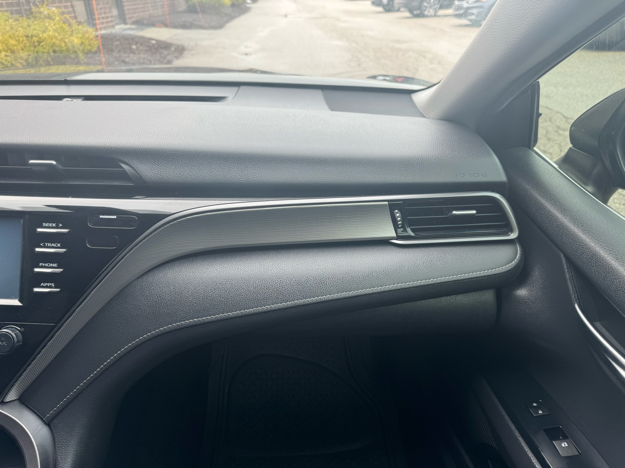 Toyota Camry SE Auto (Natl) 2020