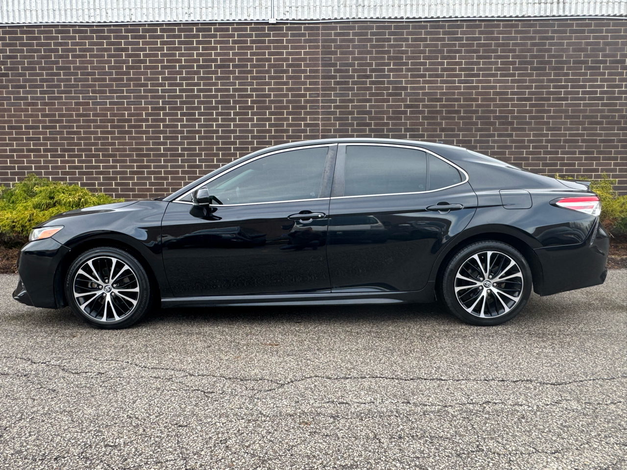 Toyota Camry SE Auto (Natl) 2020