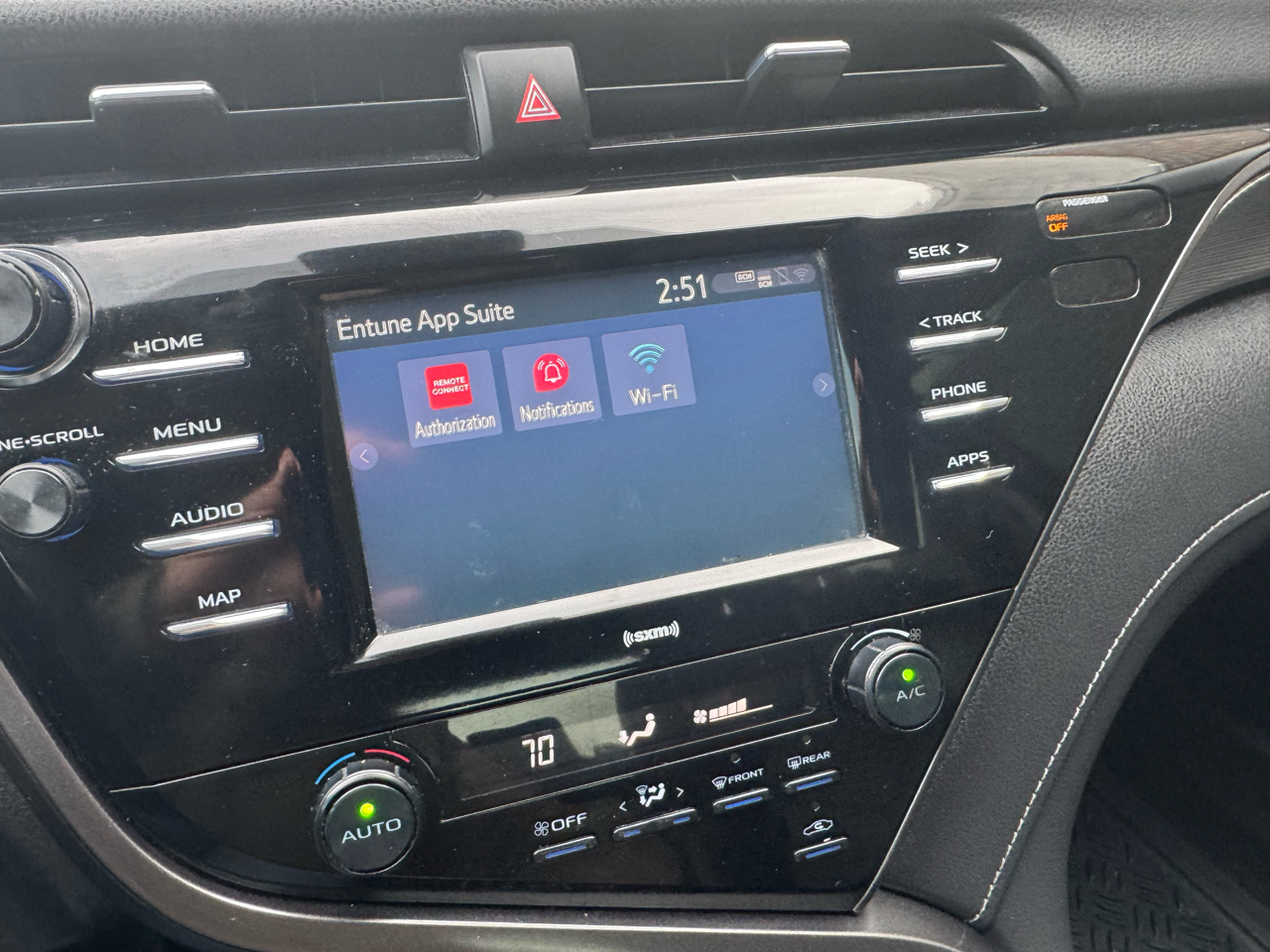 Toyota Camry SE Auto (Natl) 2020