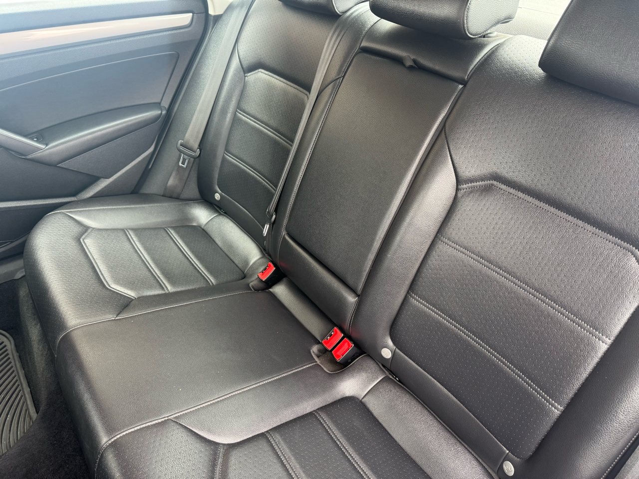 Volkswagen Passat 4dr Sdn 1.8T Auto Limited Edition PZEV 2015