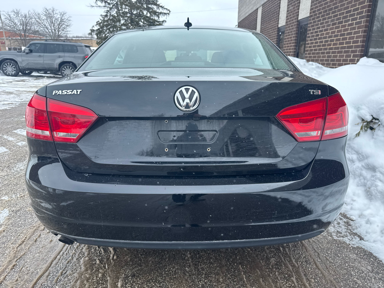 Volkswagen Passat 4dr Sdn 1.8T Auto Limited Edition PZEV 2015