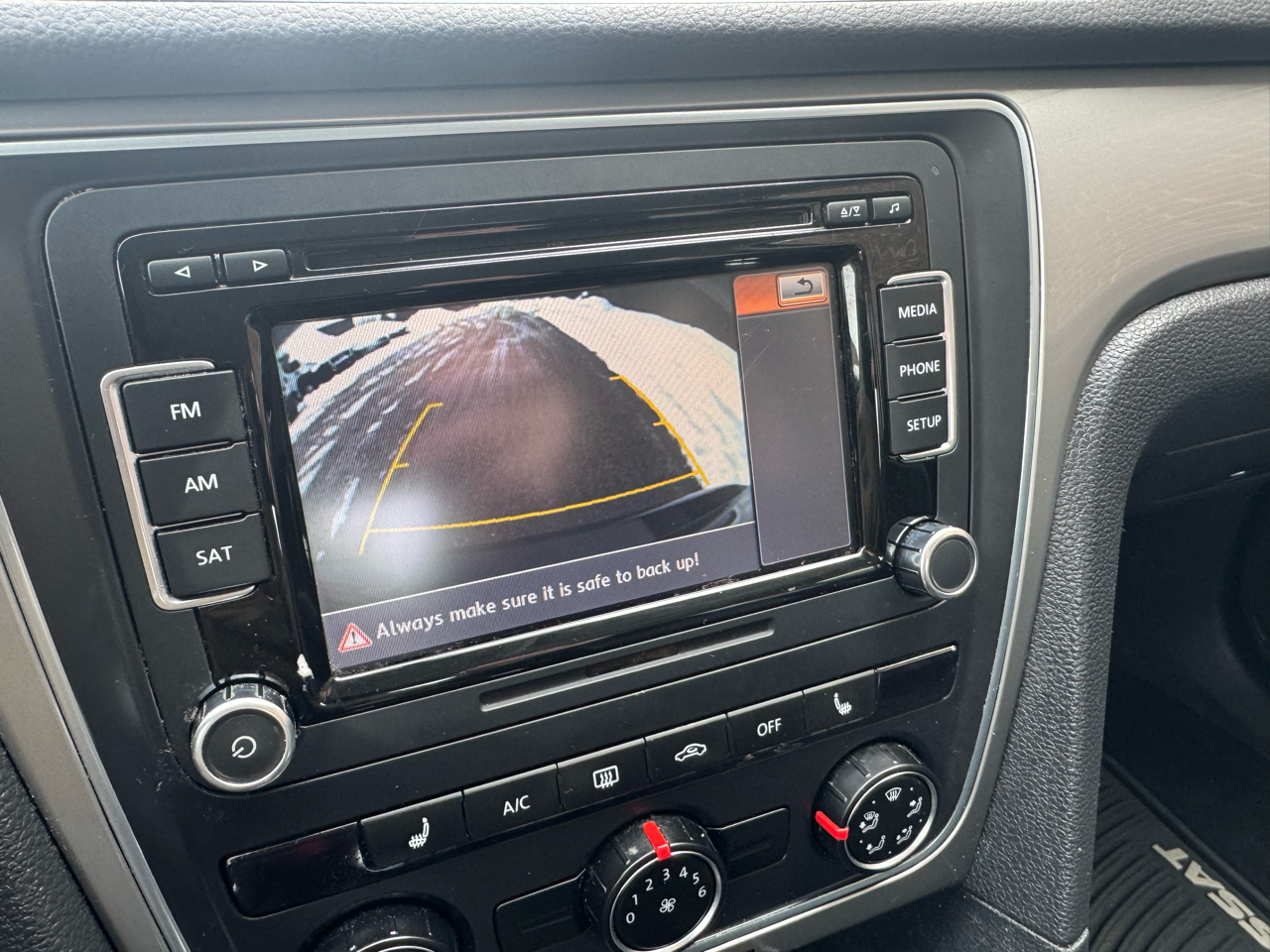 Volkswagen Passat 4dr Sdn 1.8T Auto Limited Edition PZEV 2015