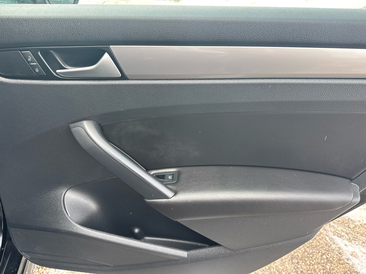 Volkswagen Passat 4dr Sdn 1.8T Auto Limited Edition PZEV 2015