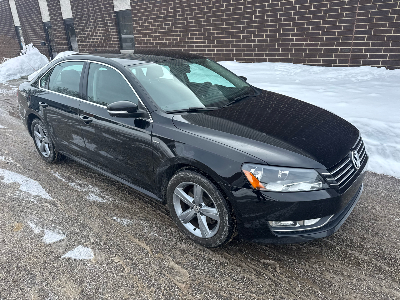 Volkswagen Passat 4dr Sdn 1.8T Auto Limited Edition PZEV 2015