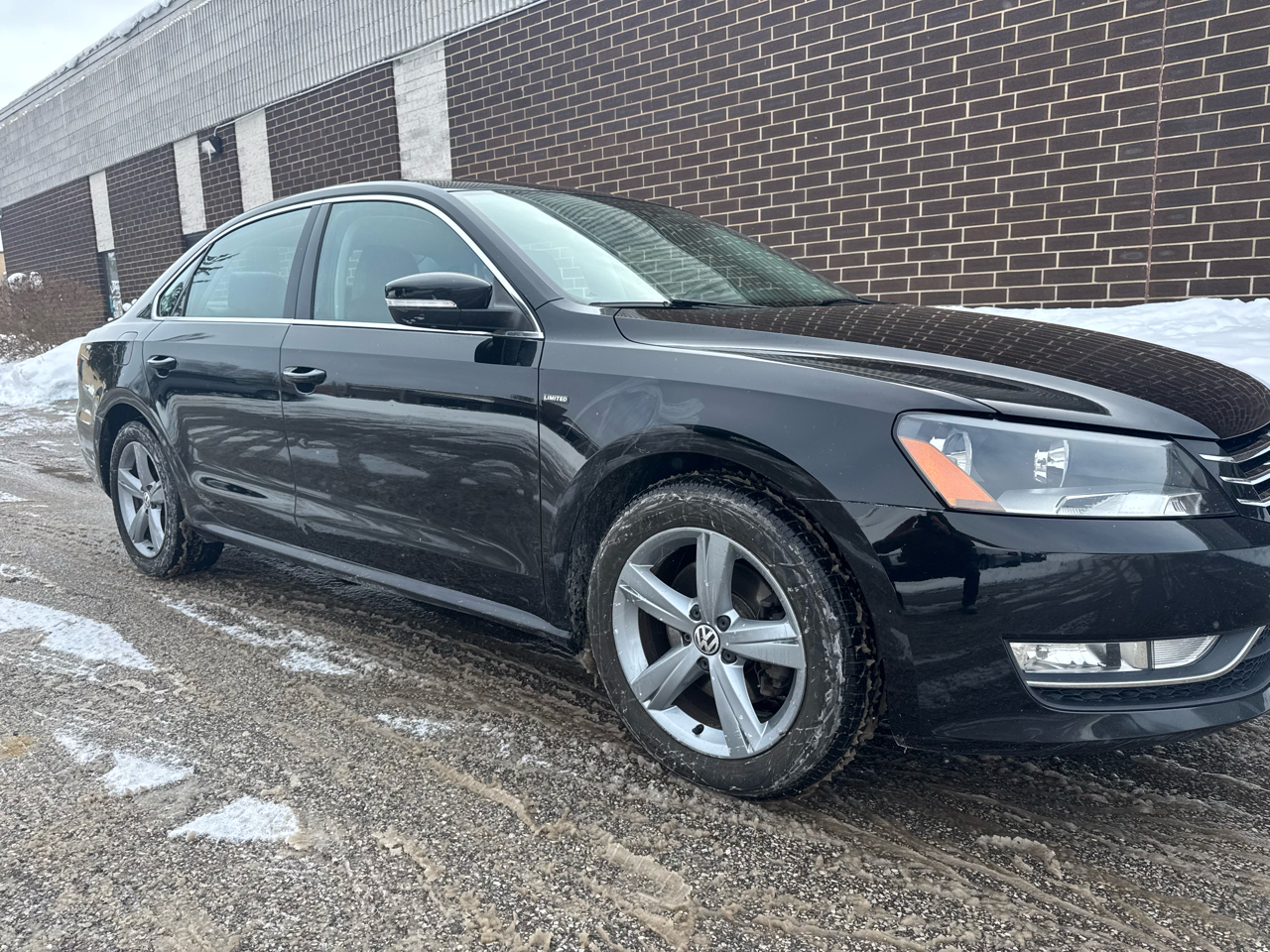 Volkswagen Passat 4dr Sdn 1.8T Auto Limited Edition PZEV 2015