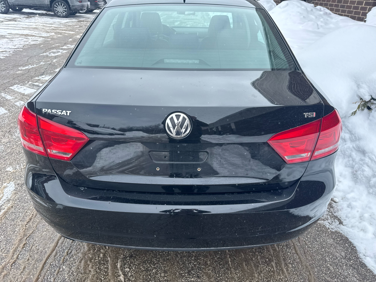 Volkswagen Passat 4dr Sdn 1.8T Auto Limited Edition PZEV 2015