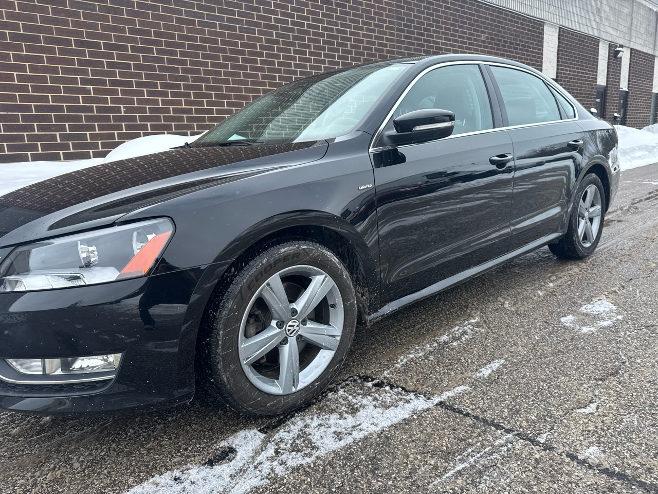 Volkswagen Passat 4dr Sdn 1.8T Auto Limited Edition PZEV 2015