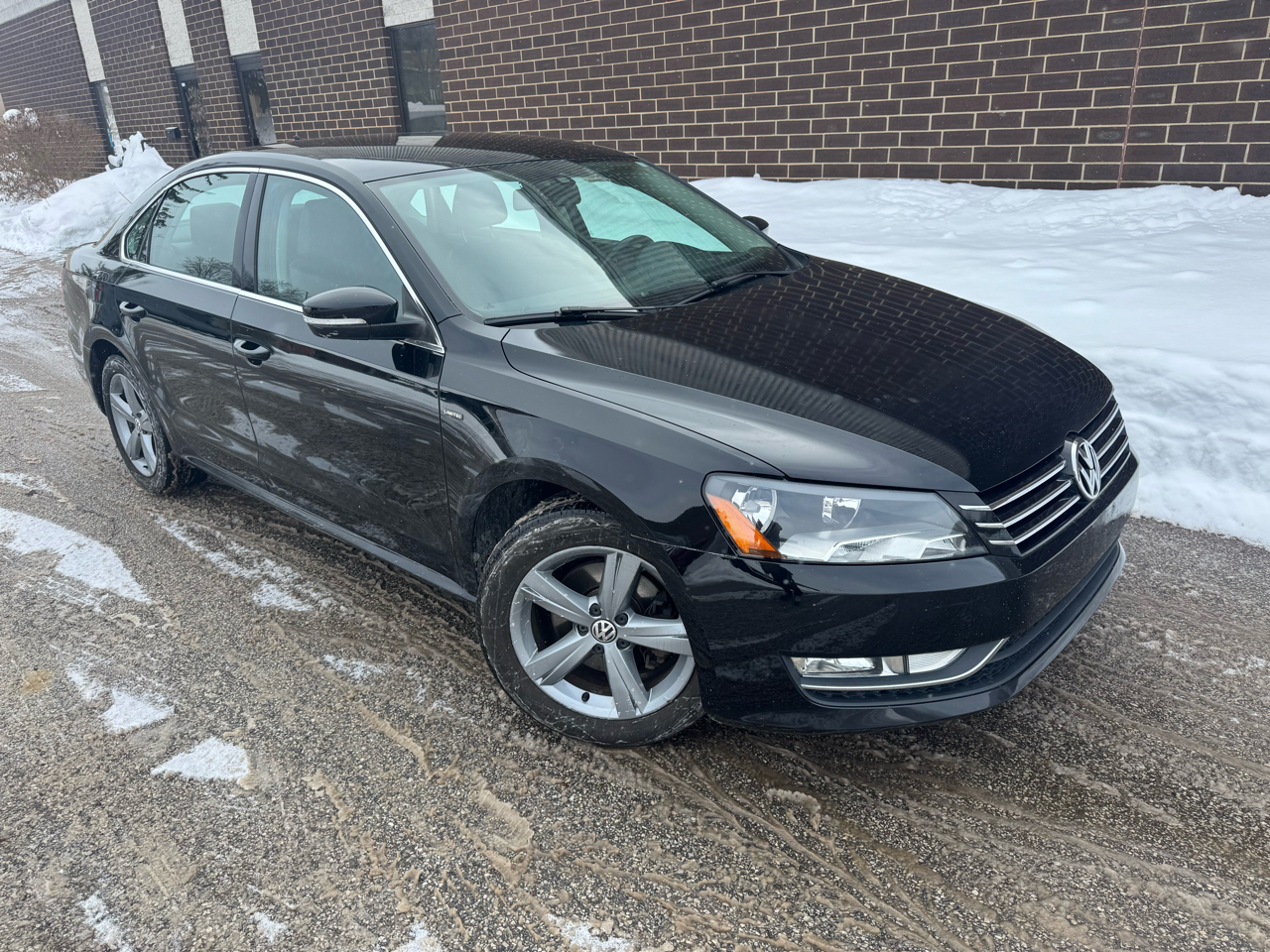 Volkswagen Passat 4dr Sdn 1.8T Auto Limited Edition PZEV 2015