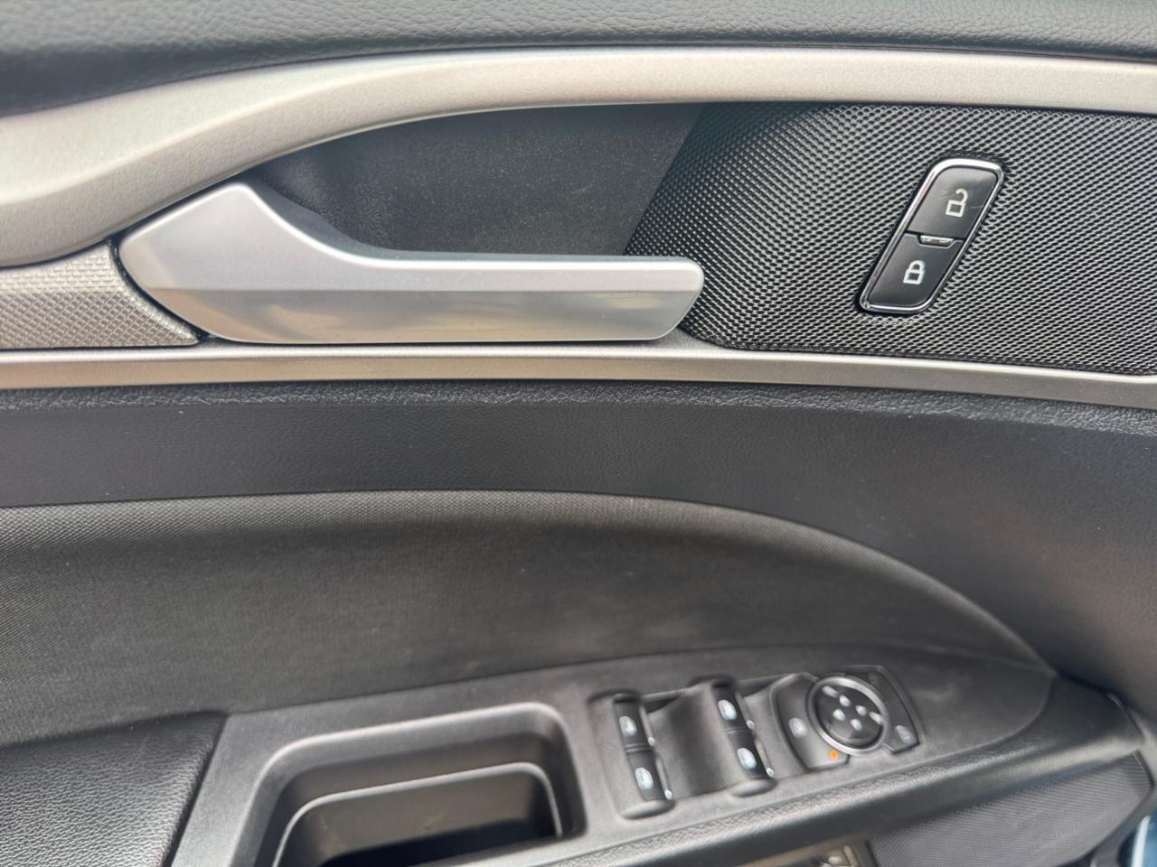 Ford Fusion Hybrid SE FWD 2020