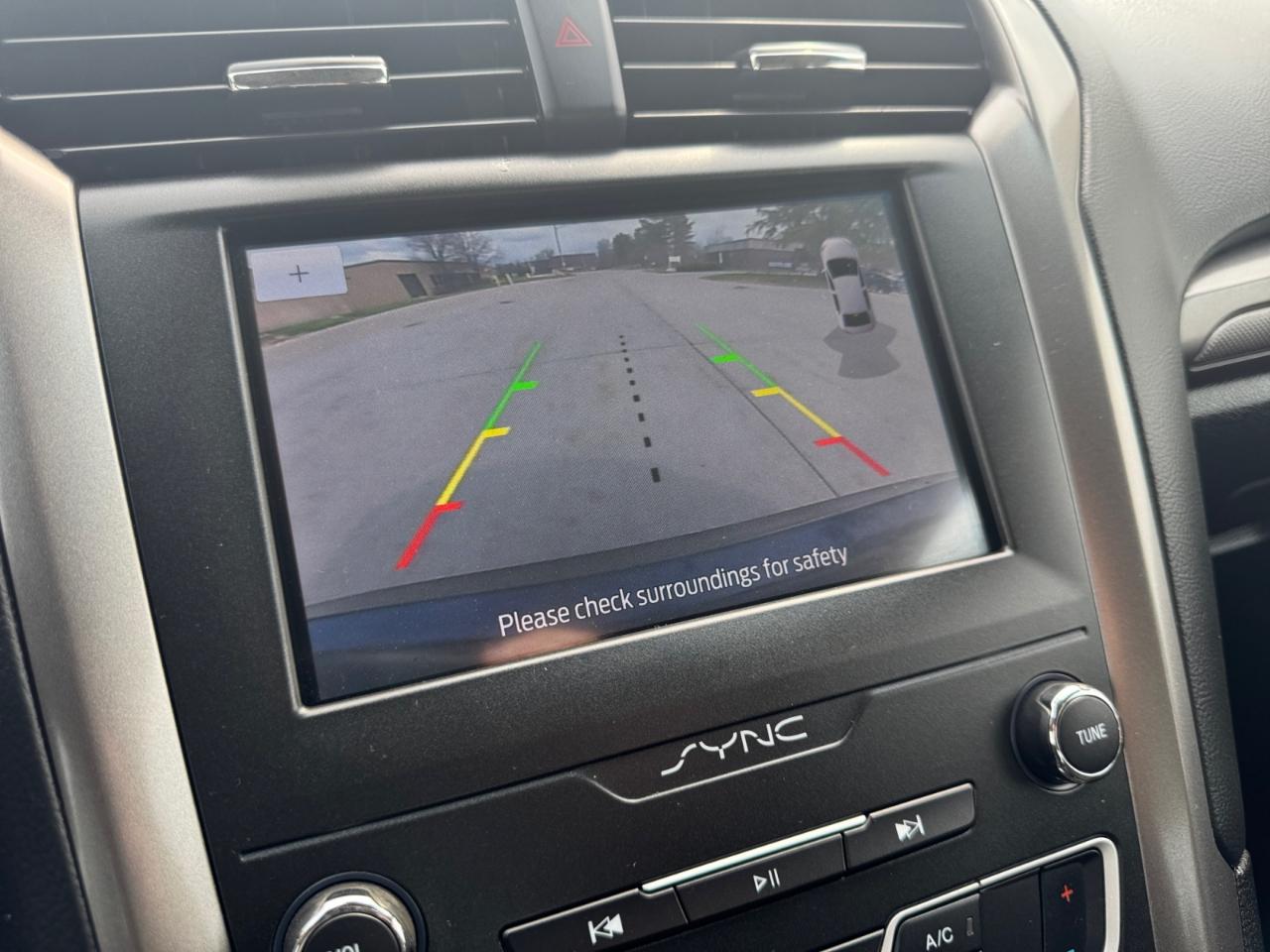 Ford Fusion Hybrid SE FWD 2020